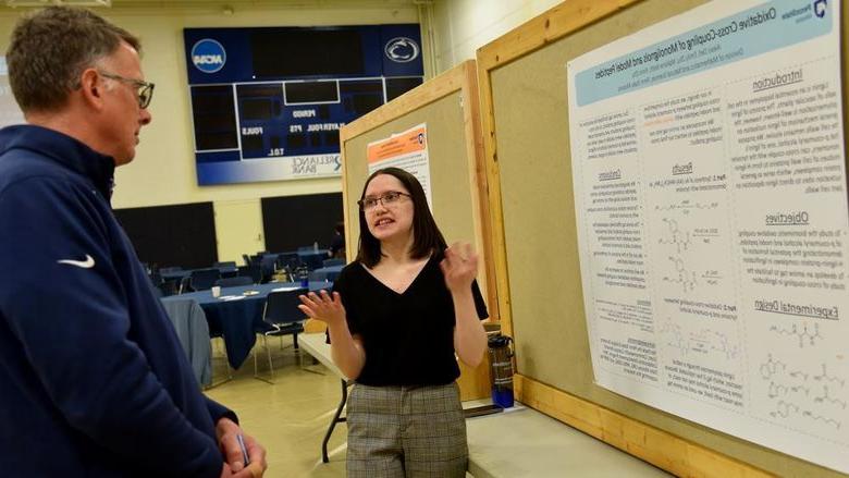 Alexis Davidson explains her engineering and physical sciences research to Vice Chancellor of Academic Affairs Peter Hopsicker.